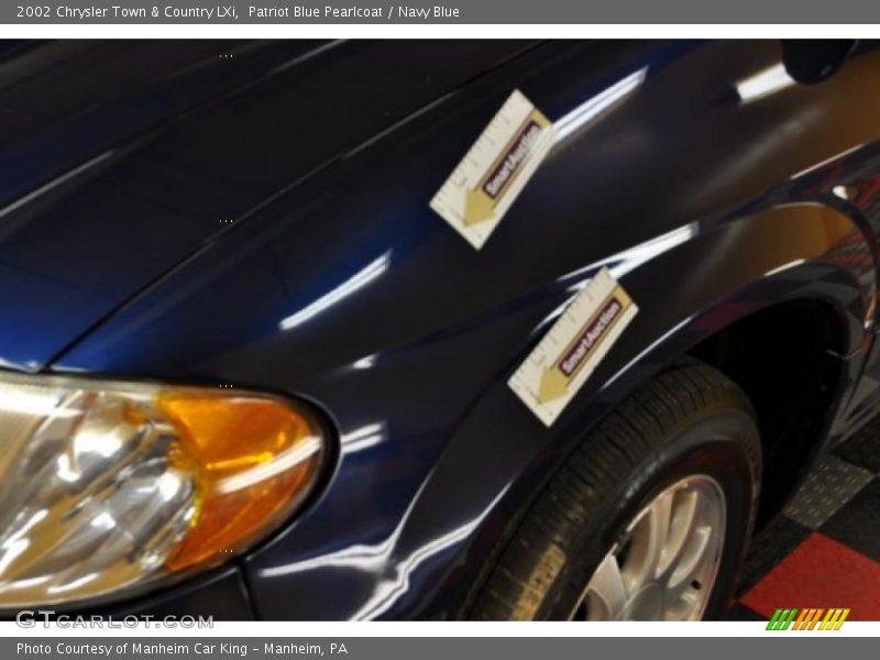 Patriot Blue Pearlcoat / Navy Blue 2002 Chrysler Town & Country LXi