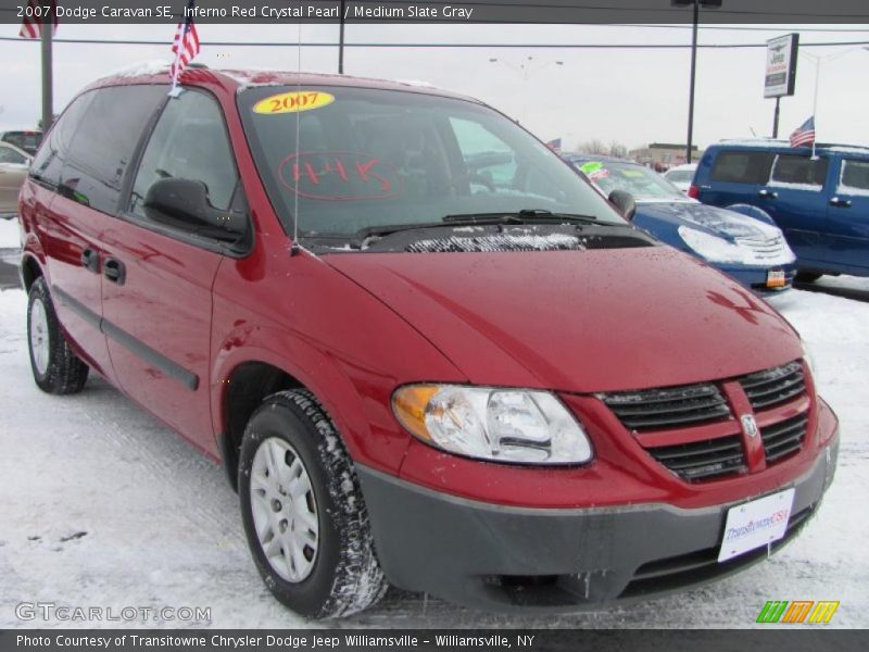 Front 3/4 View of 2007 Caravan SE
