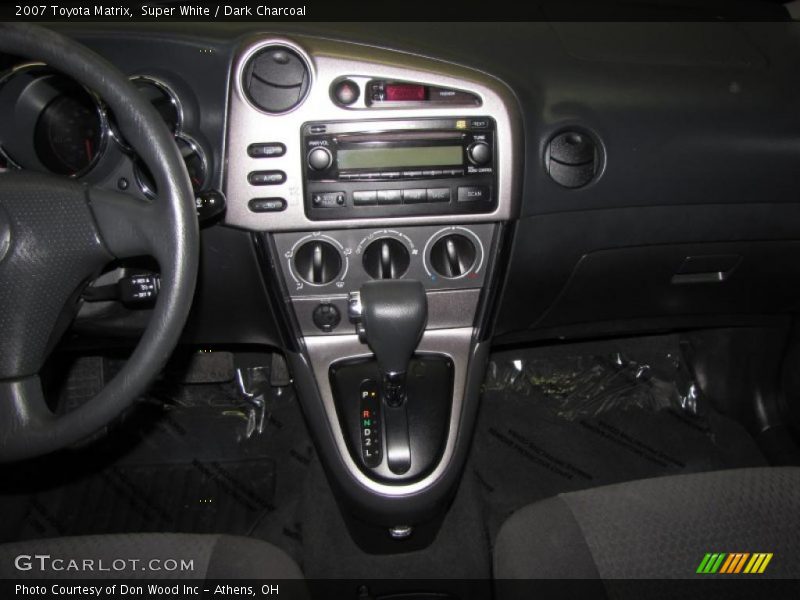 Super White / Dark Charcoal 2007 Toyota Matrix