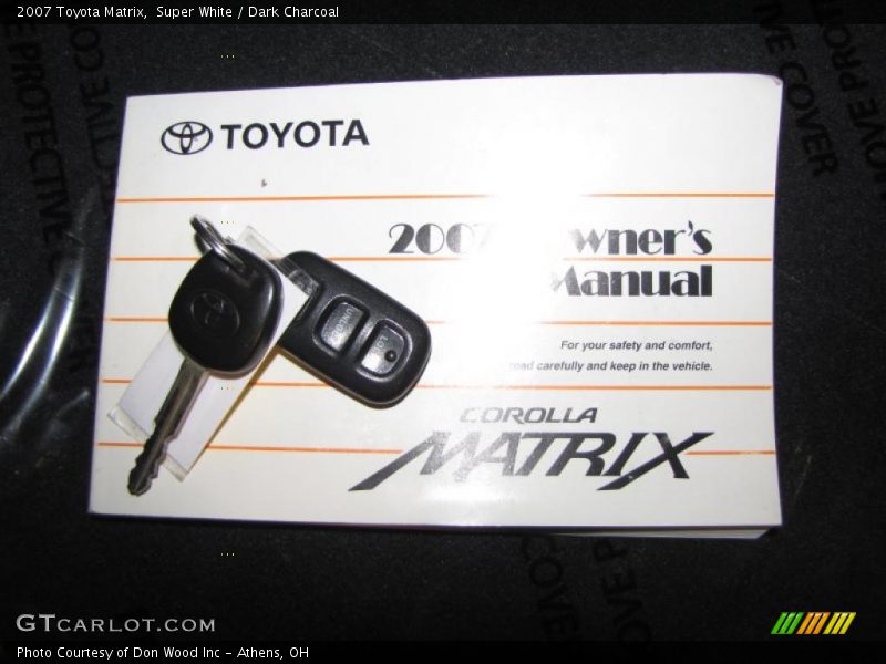 Super White / Dark Charcoal 2007 Toyota Matrix