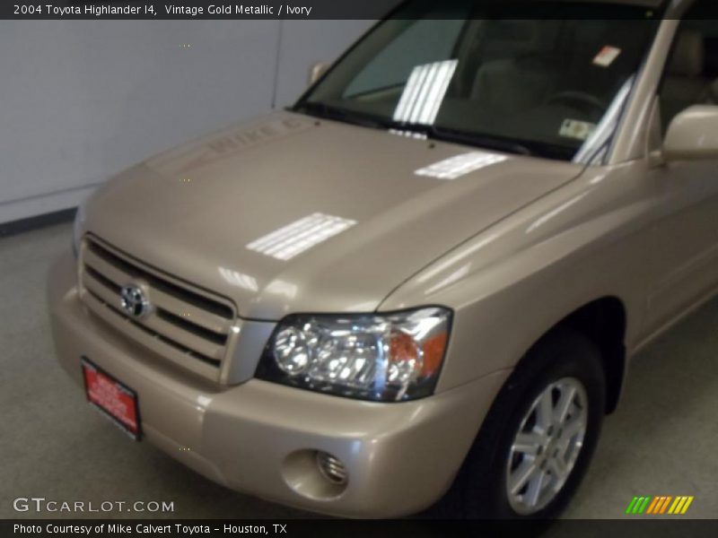 Vintage Gold Metallic / Ivory 2004 Toyota Highlander I4