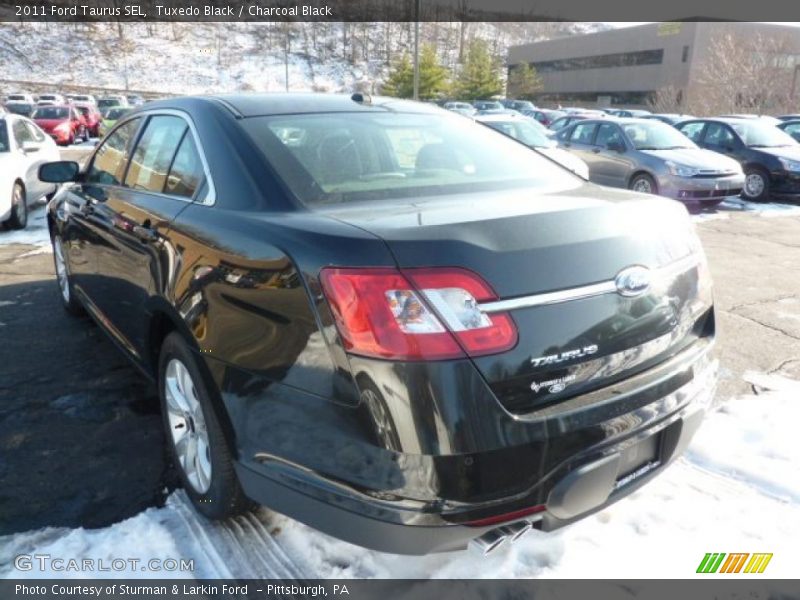 Tuxedo Black / Charcoal Black 2011 Ford Taurus SEL