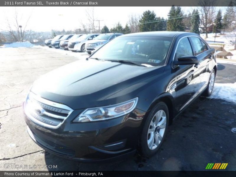 Tuxedo Black / Charcoal Black 2011 Ford Taurus SEL