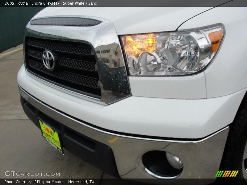 Super White / Sand 2009 Toyota Tundra CrewMax