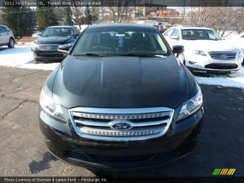 Tuxedo Black / Charcoal Black 2011 Ford Taurus SEL