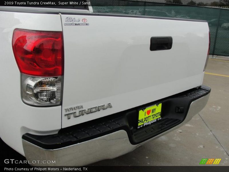 Super White / Sand 2009 Toyota Tundra CrewMax
