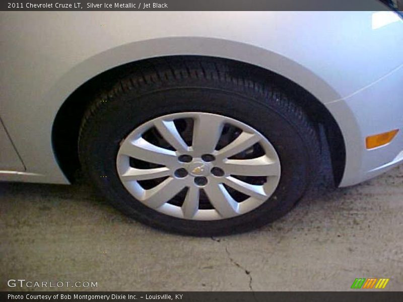 Silver Ice Metallic / Jet Black 2011 Chevrolet Cruze LT