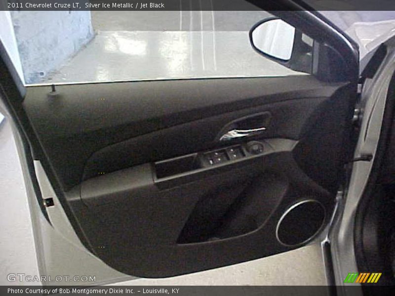 Silver Ice Metallic / Jet Black 2011 Chevrolet Cruze LT