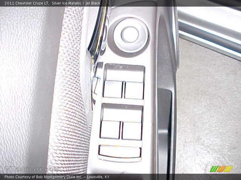 Silver Ice Metallic / Jet Black 2011 Chevrolet Cruze LT