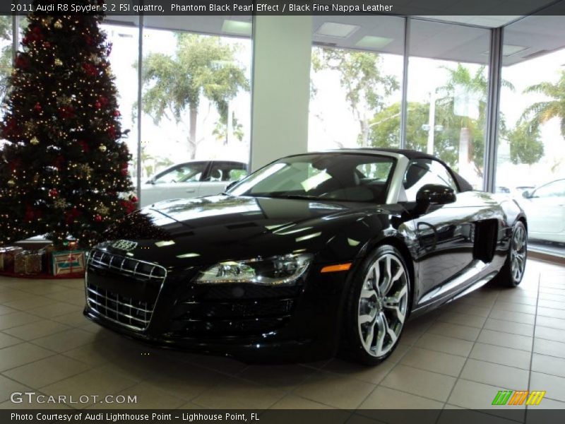 Front 3/4 View of 2011 R8 Spyder 5.2 FSI quattro