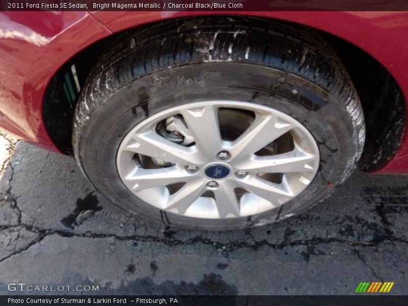 Bright Magenta Metallic / Charcoal Black/Blue Cloth 2011 Ford Fiesta SE Sedan