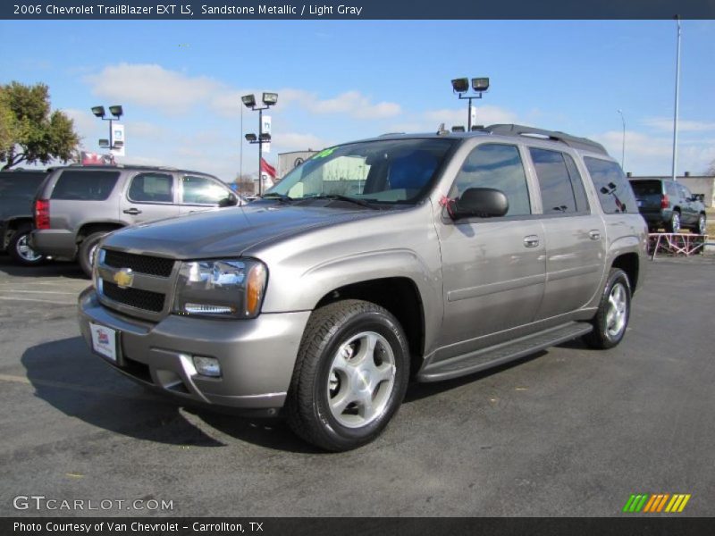 Front 3/4 View of 2006 TrailBlazer EXT LS