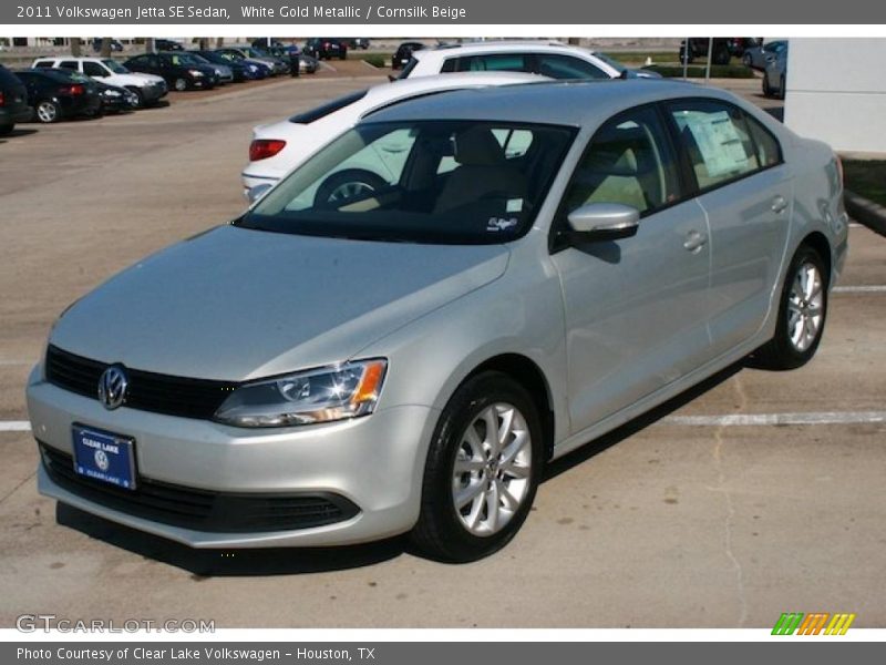 Front 3/4 View of 2011 Jetta SE Sedan