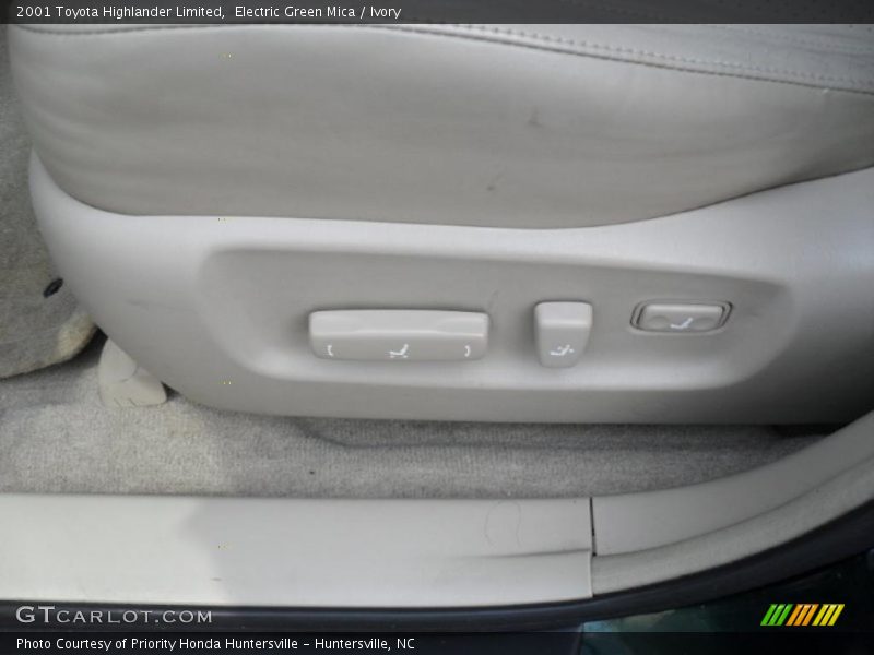 Electric Green Mica / Ivory 2001 Toyota Highlander Limited