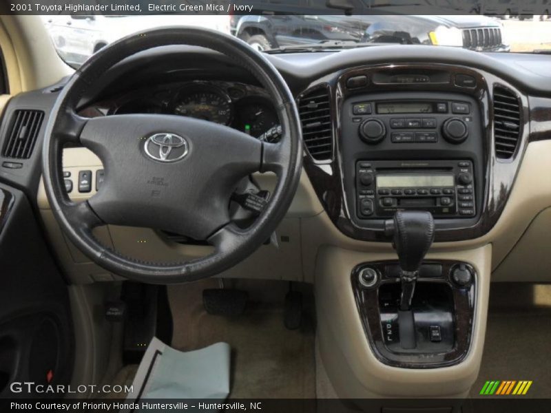 Electric Green Mica / Ivory 2001 Toyota Highlander Limited