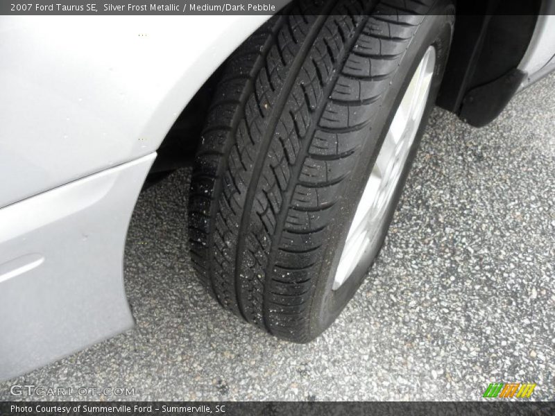 Silver Frost Metallic / Medium/Dark Pebble 2007 Ford Taurus SE
