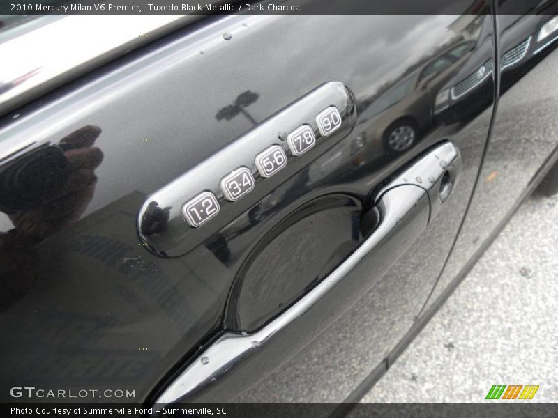 Tuxedo Black Metallic / Dark Charcoal 2010 Mercury Milan V6 Premier