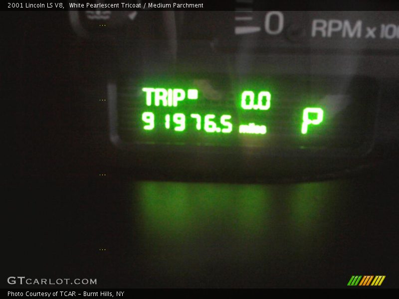 White Pearlescent Tricoat / Medium Parchment 2001 Lincoln LS V8