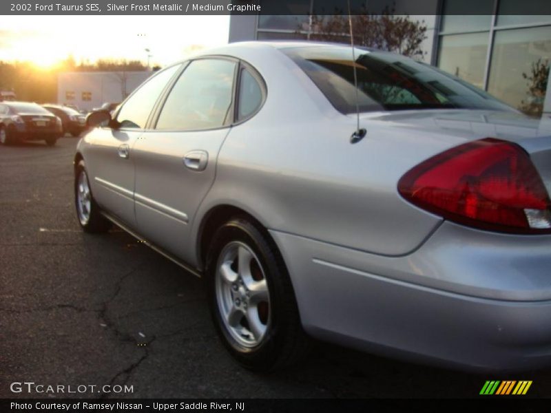 Silver Frost Metallic / Medium Graphite 2002 Ford Taurus SES