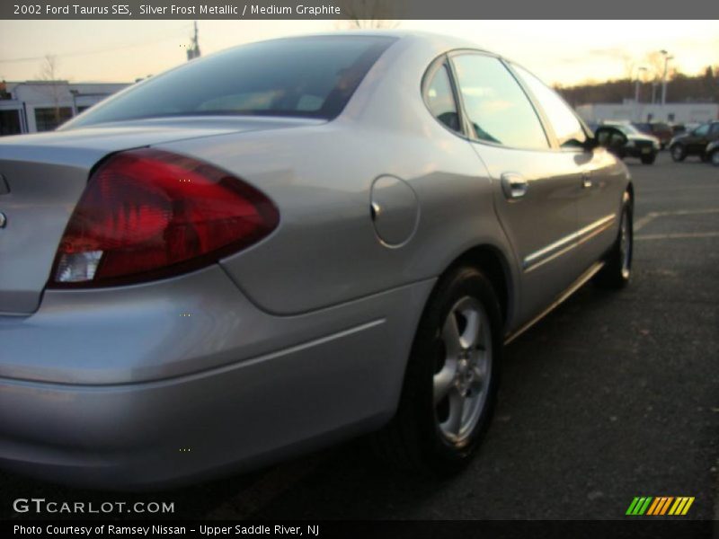 Silver Frost Metallic / Medium Graphite 2002 Ford Taurus SES