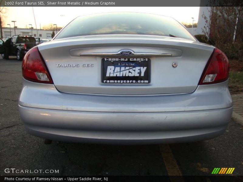 Silver Frost Metallic / Medium Graphite 2002 Ford Taurus SES