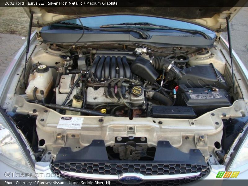 Silver Frost Metallic / Medium Graphite 2002 Ford Taurus SES