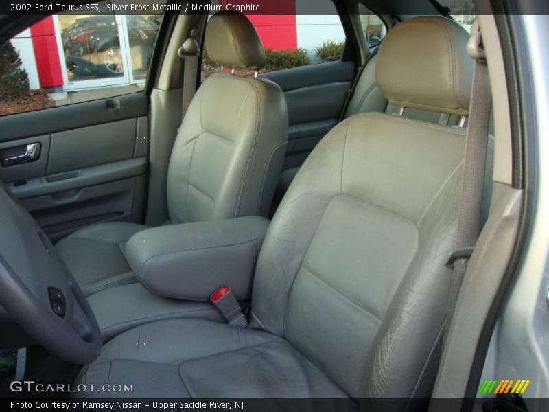 Silver Frost Metallic / Medium Graphite 2002 Ford Taurus SES