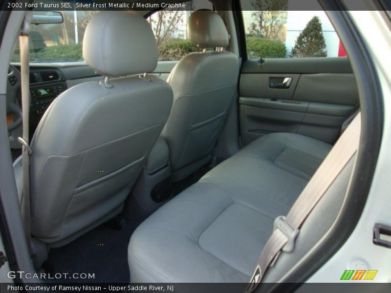 Silver Frost Metallic / Medium Graphite 2002 Ford Taurus SES