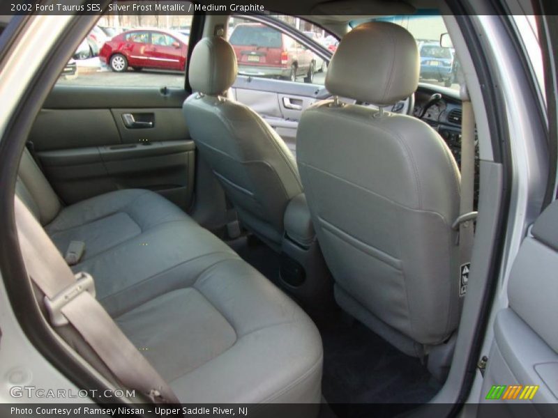Silver Frost Metallic / Medium Graphite 2002 Ford Taurus SES