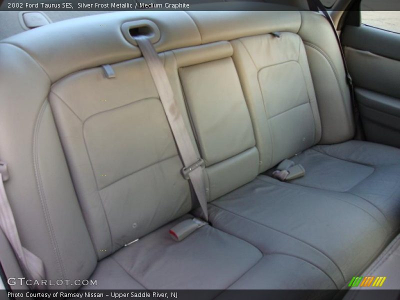 Silver Frost Metallic / Medium Graphite 2002 Ford Taurus SES