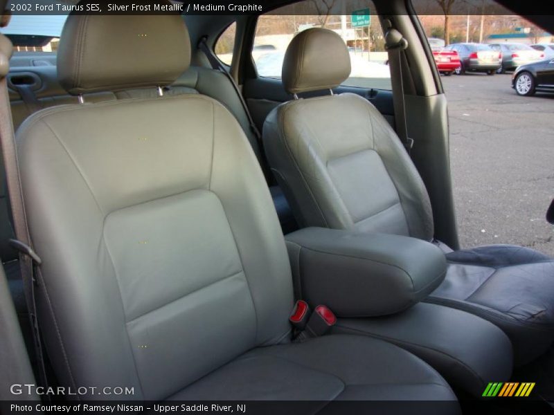 Silver Frost Metallic / Medium Graphite 2002 Ford Taurus SES