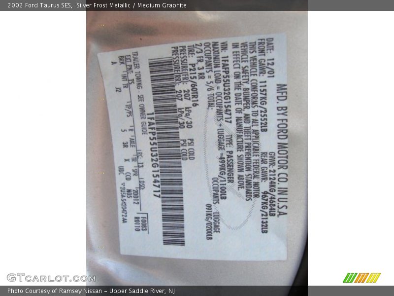 Silver Frost Metallic / Medium Graphite 2002 Ford Taurus SES