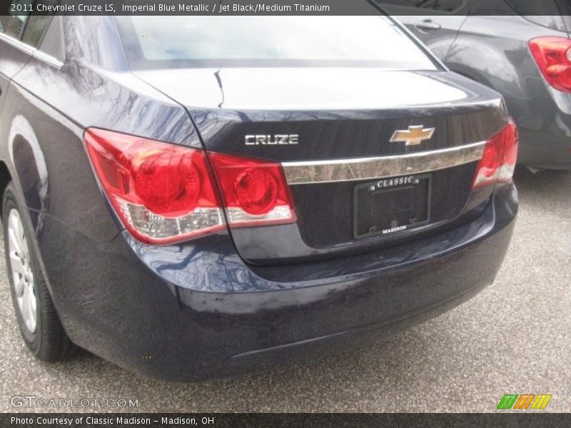 Imperial Blue Metallic / Jet Black/Medium Titanium 2011 Chevrolet Cruze LS