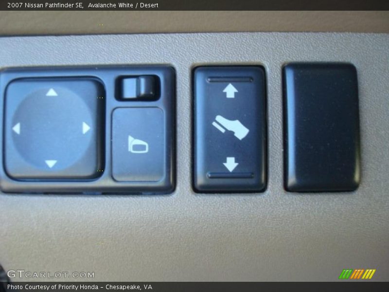 Avalanche White / Desert 2007 Nissan Pathfinder SE