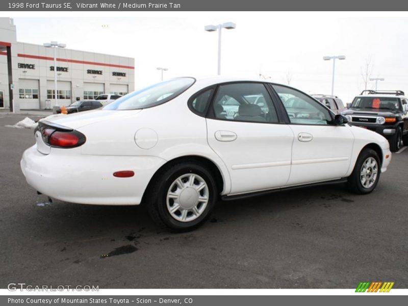 Vibrant White / Medium Prairie Tan 1998 Ford Taurus SE