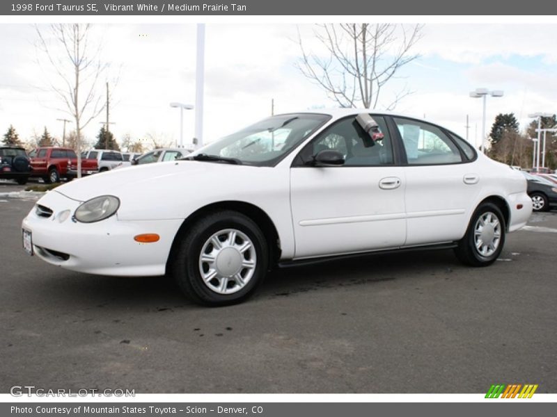Vibrant White / Medium Prairie Tan 1998 Ford Taurus SE