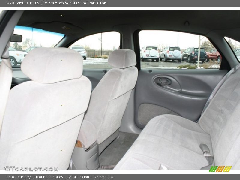 Vibrant White / Medium Prairie Tan 1998 Ford Taurus SE