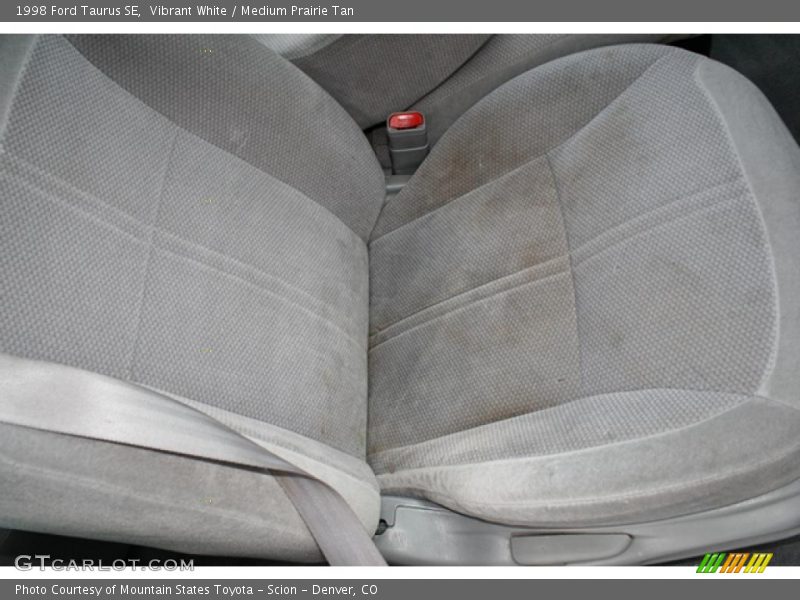 Vibrant White / Medium Prairie Tan 1998 Ford Taurus SE