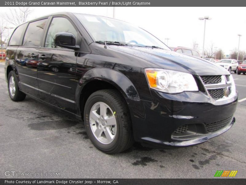 Front 3/4 View of 2011 Grand Caravan Mainstreet