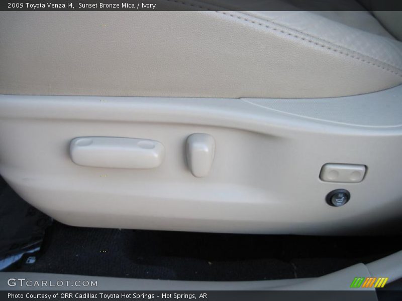 Sunset Bronze Mica / Ivory 2009 Toyota Venza I4