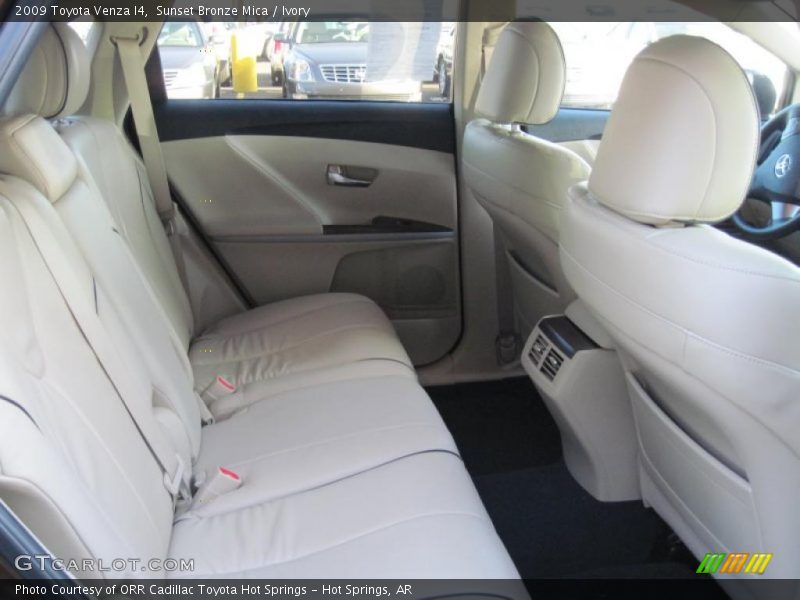 Sunset Bronze Mica / Ivory 2009 Toyota Venza I4