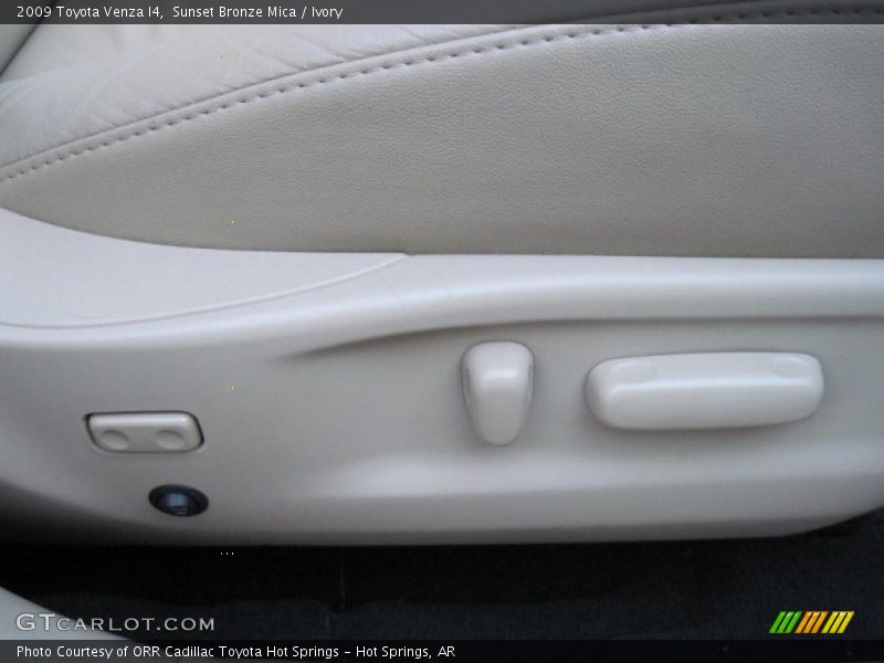 Sunset Bronze Mica / Ivory 2009 Toyota Venza I4