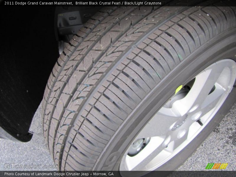 Brilliant Black Crystal Pearl / Black/Light Graystone 2011 Dodge Grand Caravan Mainstreet