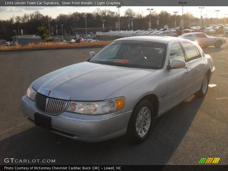 Silver Frost Metallic / Light Graphite 1999 Lincoln Town Car Signature