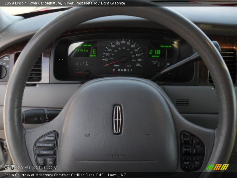 Silver Frost Metallic / Light Graphite 1999 Lincoln Town Car Signature
