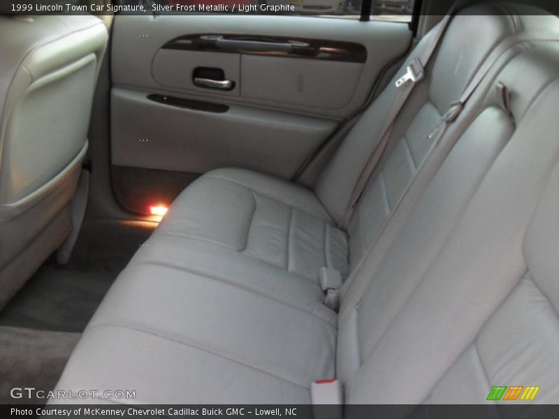 Silver Frost Metallic / Light Graphite 1999 Lincoln Town Car Signature