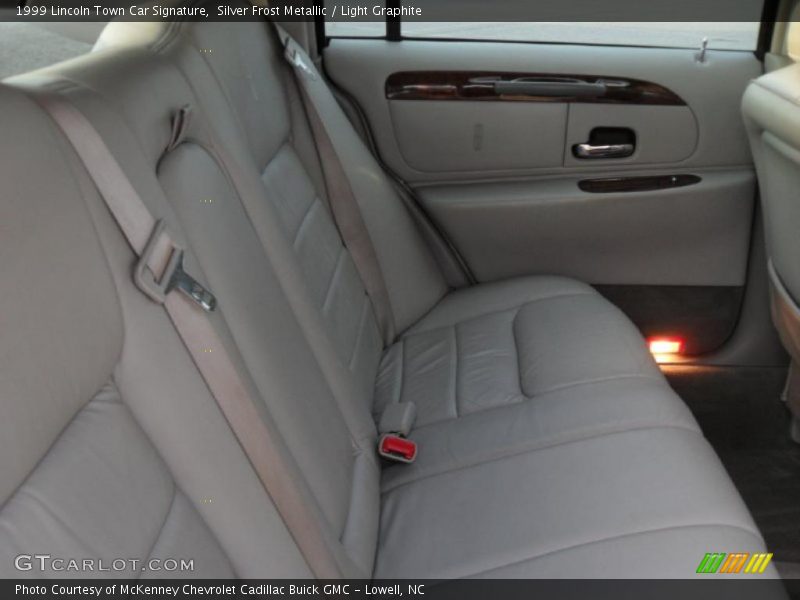 Silver Frost Metallic / Light Graphite 1999 Lincoln Town Car Signature
