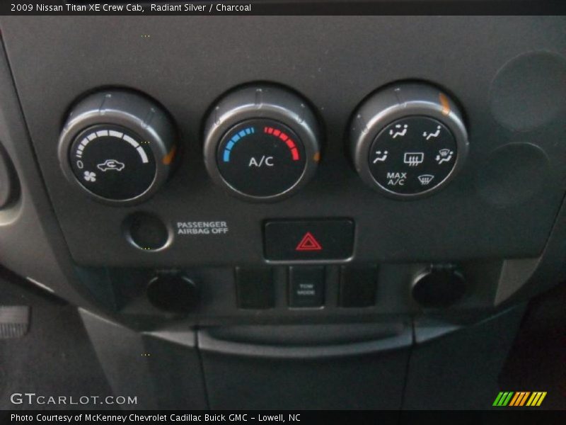 Radiant Silver / Charcoal 2009 Nissan Titan XE Crew Cab