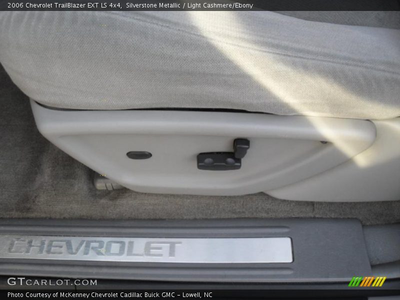 Silverstone Metallic / Light Cashmere/Ebony 2006 Chevrolet TrailBlazer EXT LS 4x4