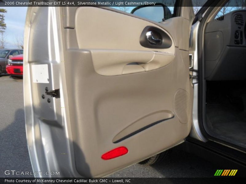 Silverstone Metallic / Light Cashmere/Ebony 2006 Chevrolet TrailBlazer EXT LS 4x4